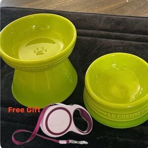 LE CREUSET PET BOWL STAND SET AVOCADO   (2 Pieces)
